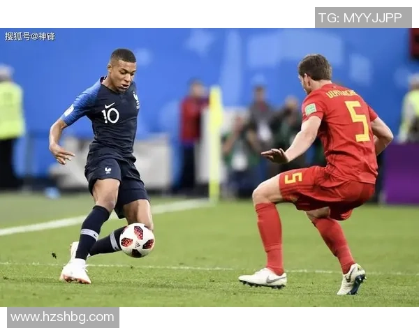 足球场上的15号巨星风采 展现速度与力量的完美结合